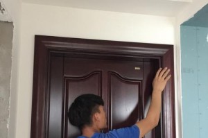 双叶木门锁安装教程（轻松掌握双叶木门锁的安装方法，让您的门更加安全可靠）