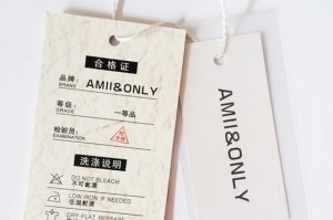 电脑打印吊牌衣服教程（轻松打造个性化服装一键完成吊牌印刷）